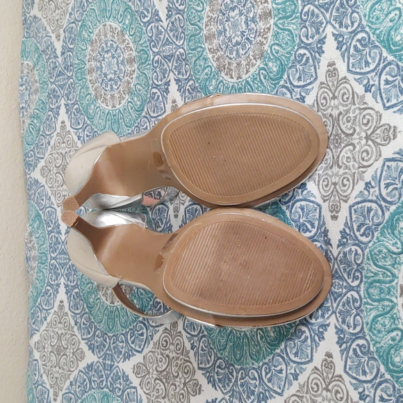 🤍LIKE NEW🤍 SEXY Silver Patent, Open-Toe, Ankle Strap Heels - Picture 5 of 5